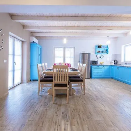 Apartament Amazing With Swimming Pool *