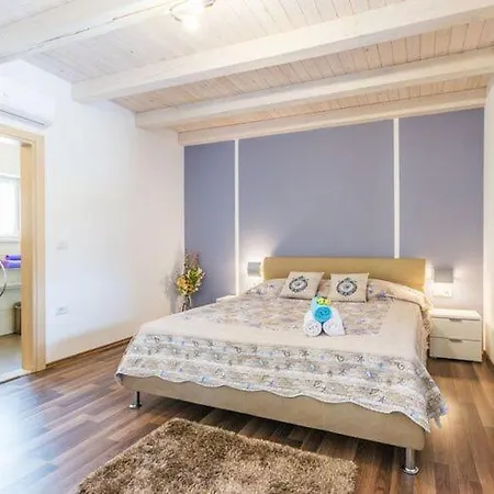 Amazing With Swimming Pool Apartament