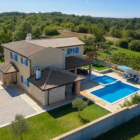 Amazing With Swimming Pool Apartament Žminj